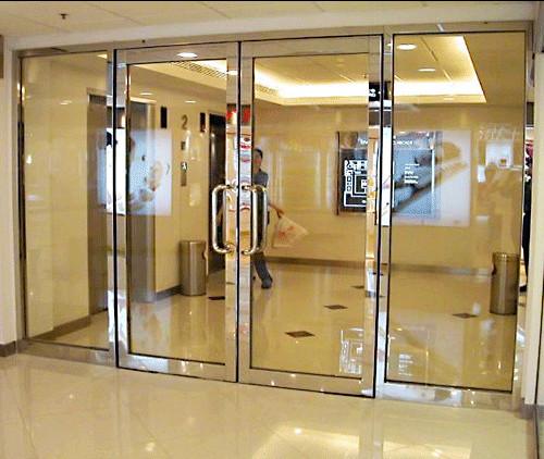 大玻璃防火門的優(yōu)勢(shì)有哪些？